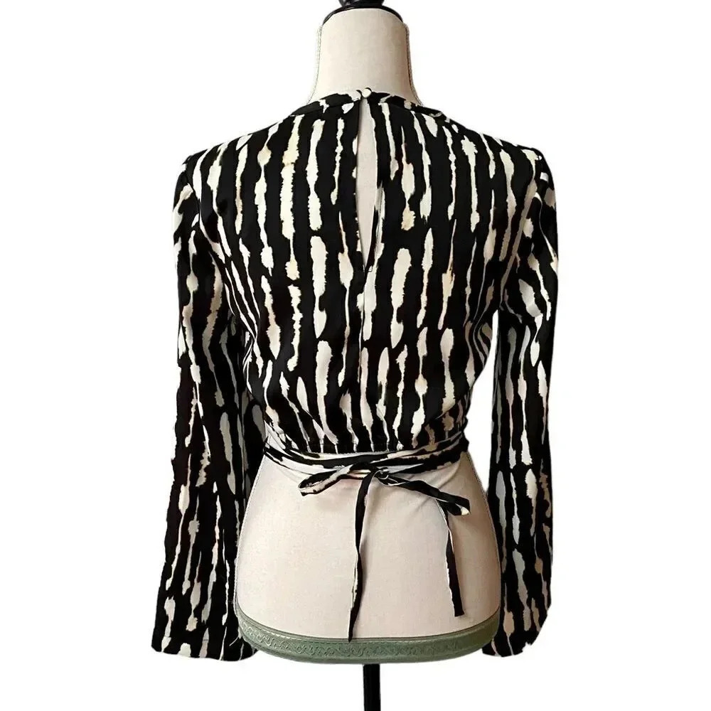 Bar III x Nicole Williams English Abstract Bell Sleeve Tie Crop Top XS - Picture 11 of 14